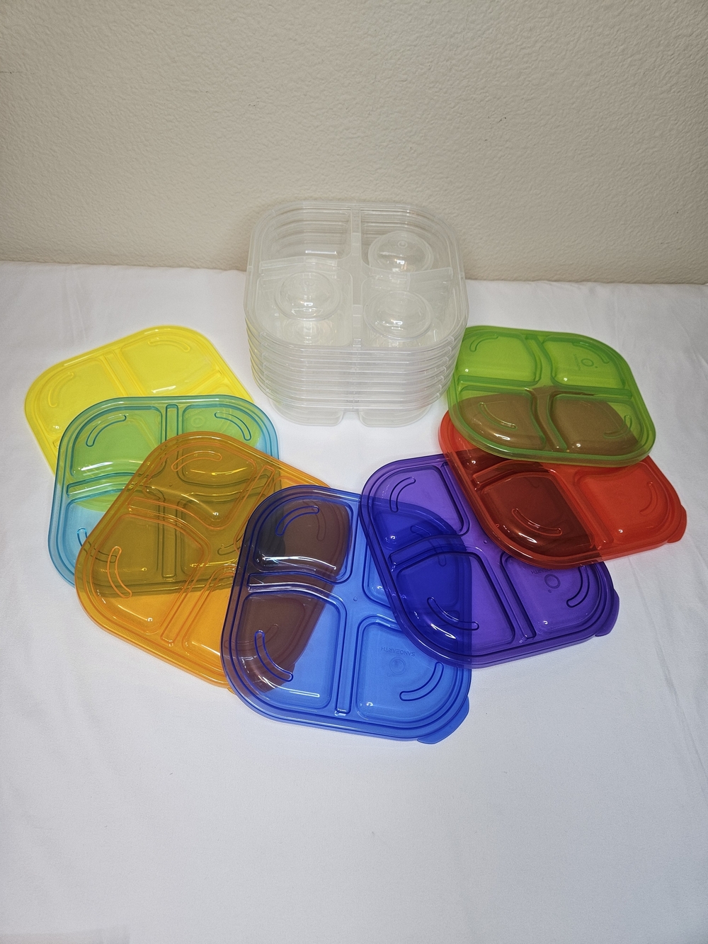 20 Piece Plastic Divided Containers With Colorful Lids And Sauce Containers EUC